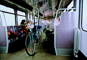Archivnummer: DB25383 Innenraum der BR485 mit Berlin-Beklebung (1999)