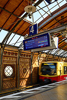 Project "Lightgate" S-Bahn Berlin pilot project - light sensor shows passengers how much space is available on the train.
